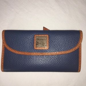 Dooney & Bourke Pebble Grain Continental Clutch